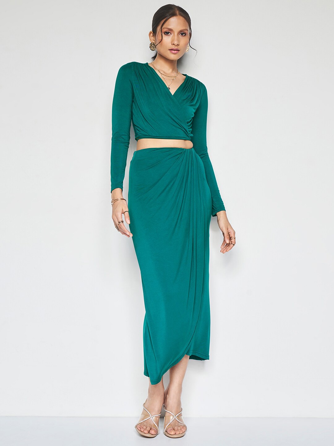 

AND V-Neck Top & Mid -Rise Skirt Co-Ords, Green