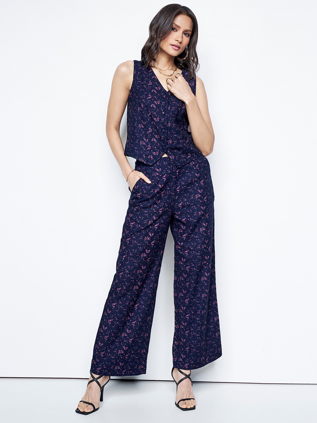 

AND V-Neck Top & Mid -Rise Trouser Co-Ords, Blue