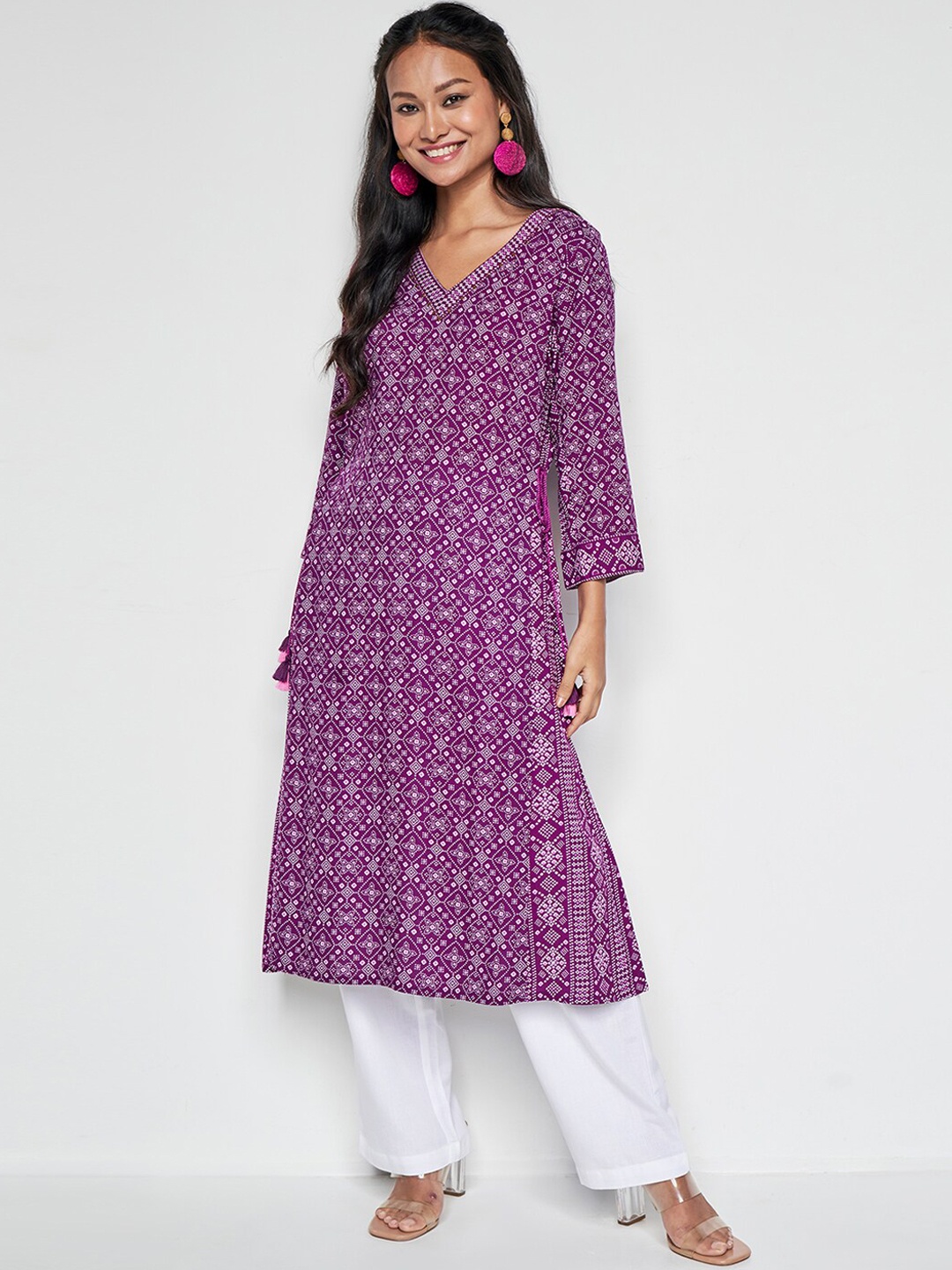 

Global Desi Bandhani Printed V-Neck Straight Kurta, Purple
