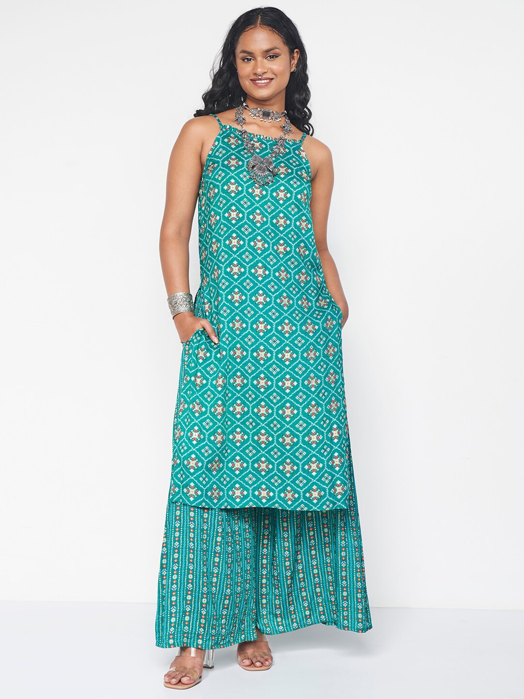 

Global Desi Floral Printed Regular Kurta with Palazzos, Teal