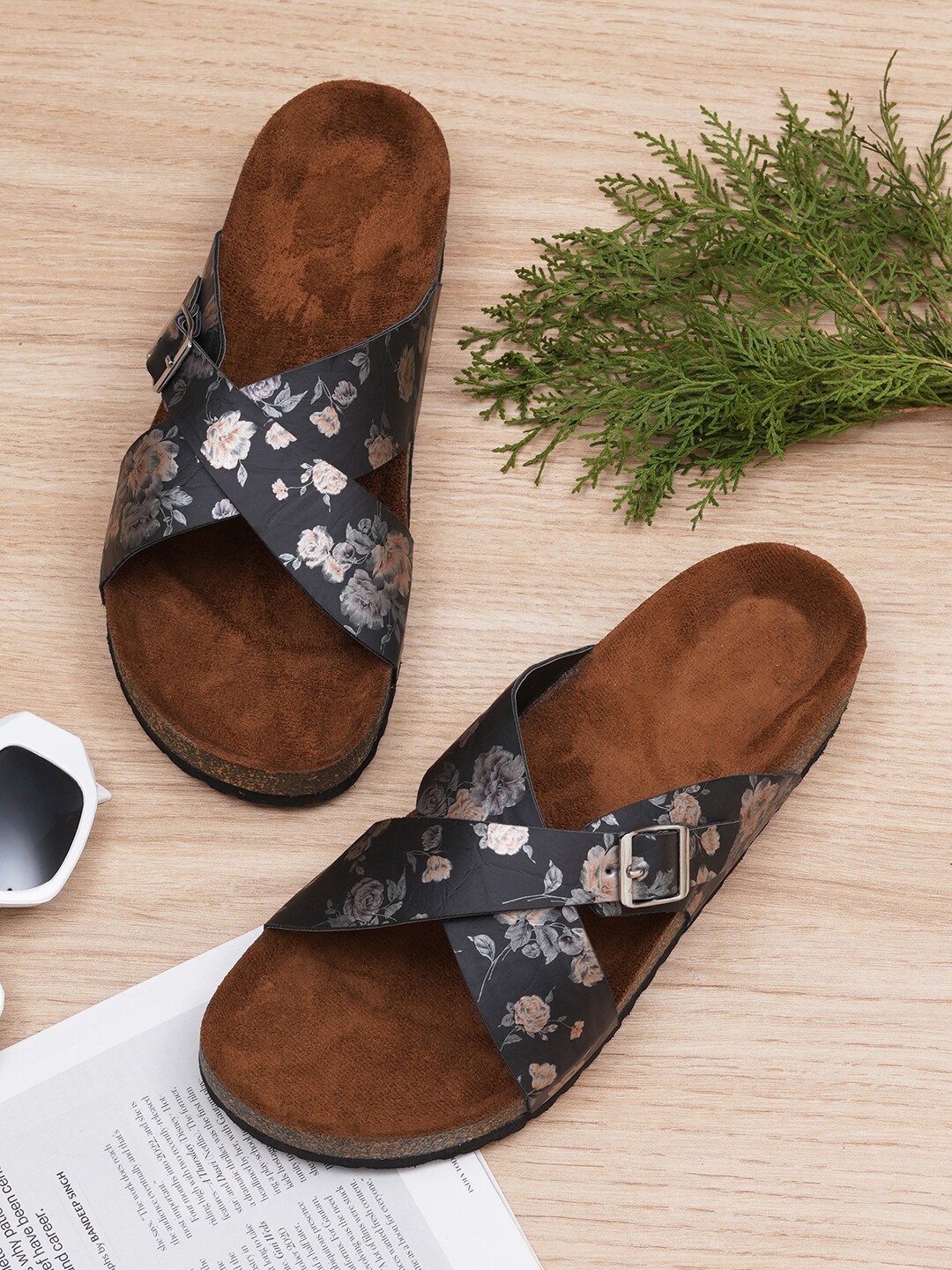 

MOZAFIA Women Printed Open Toe Flats, Black