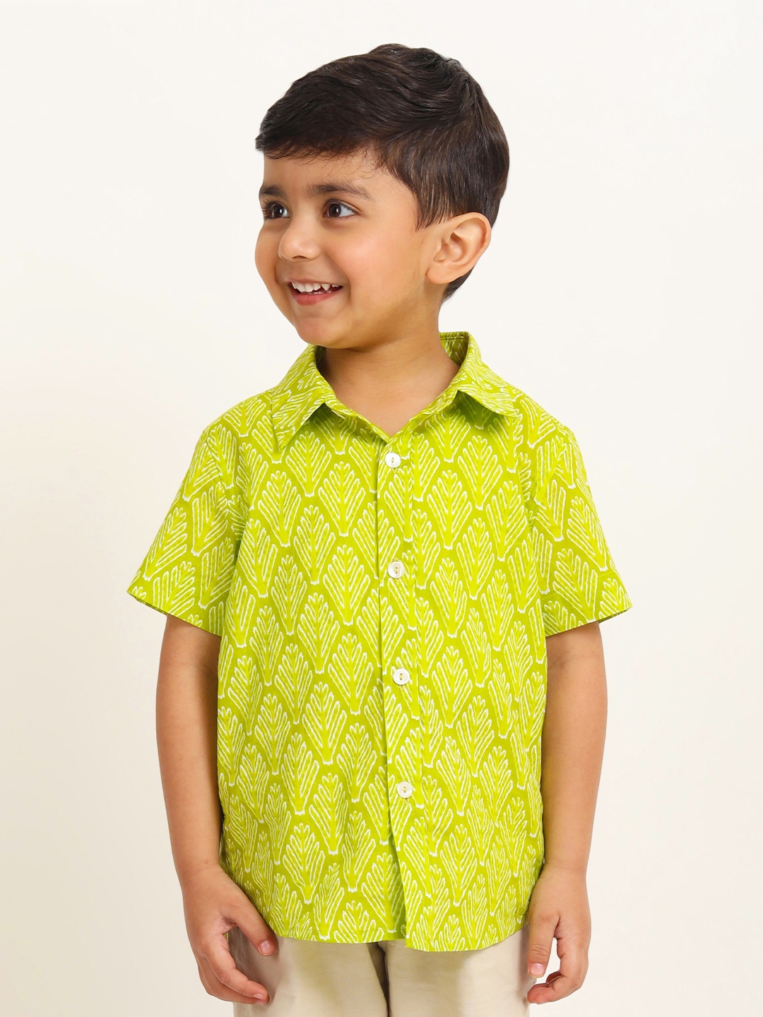 

Campana Boys Conversational Printed Cotton Casual Shirt, Green