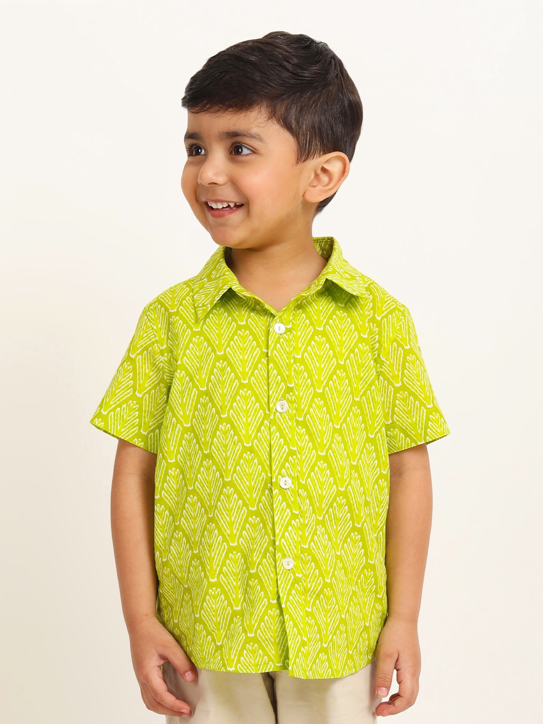 

Campana Boys Opaque Printed Cotton Casual Shirt, Green