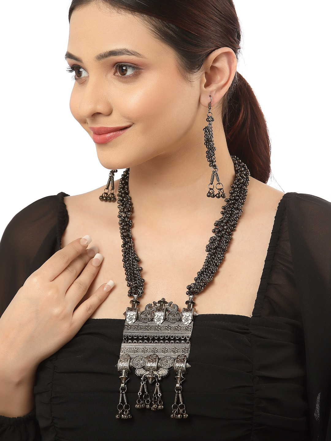 

CHUI MUI Silver-Plated Necklace With Drop Earrings