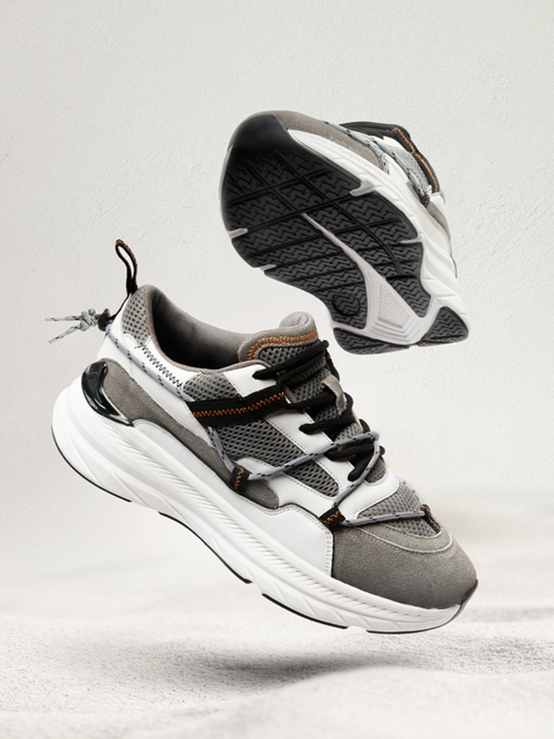 

The Souled Store Men Colourblocked Lightweight Comfort Insole Contrast Sole Sneakers, Grey