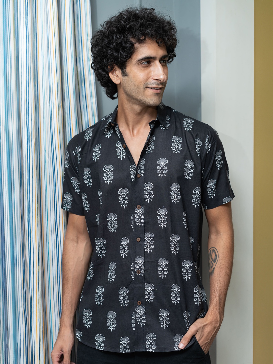 

Shasak Men Classic Floral Opaque Printed Casual Shirt, Black