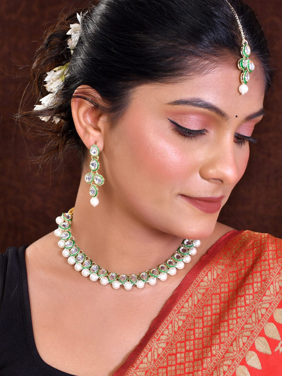 

VOJ Silver-Plated Kundan Studded & Pearls Beaded Jewellery Set
