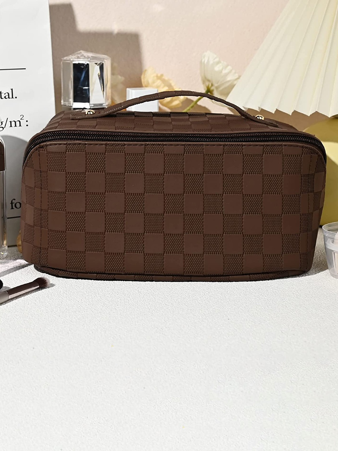 

Awestuffs Checked Pouch Travel Accessory, Brown