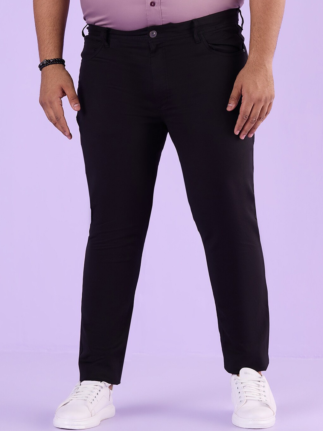 

Big Hello - The Plus Life Men Regular Fit Mid-Rise Cotton Chinos Trouser, Black
