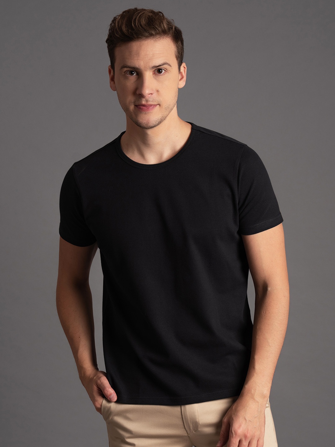 

ARISTOBRAT Round Neck Slim Fit T-shirt, Black