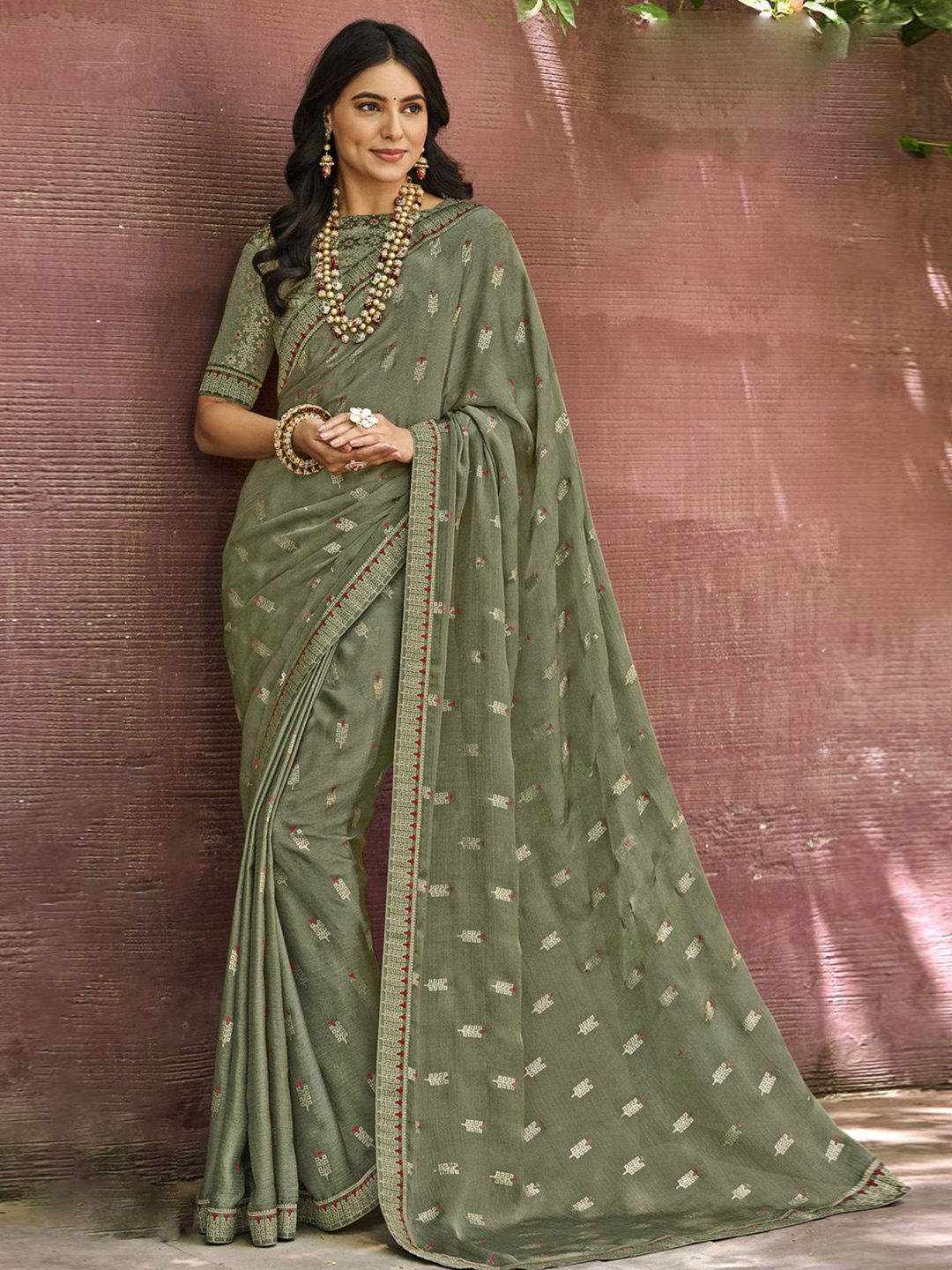 

Anouk Embellished Embroidered Poly Chiffon Saree, Olive