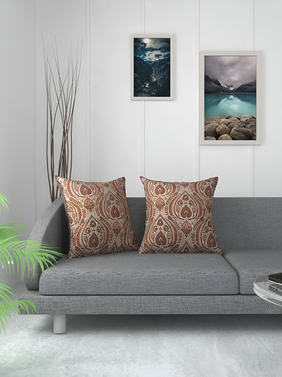 

TANLOOMS Cream-Coloured & Brown 2 Pieces Floral Velvet Square Cushion Covers