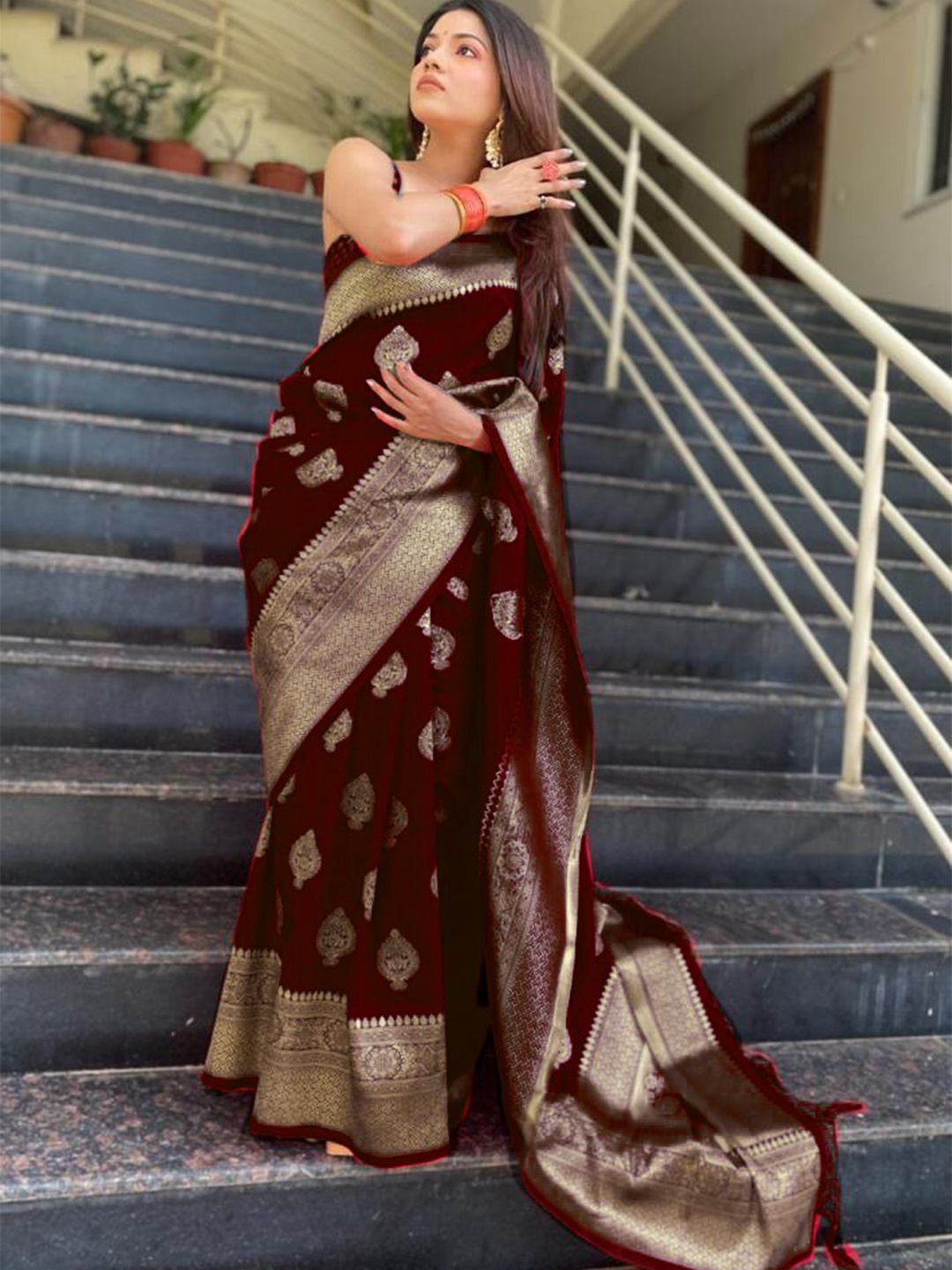 

RASVRITI Ethnic Motifs Woven Design Zari Pure Silk Kanjeevaram Saree, Maroon