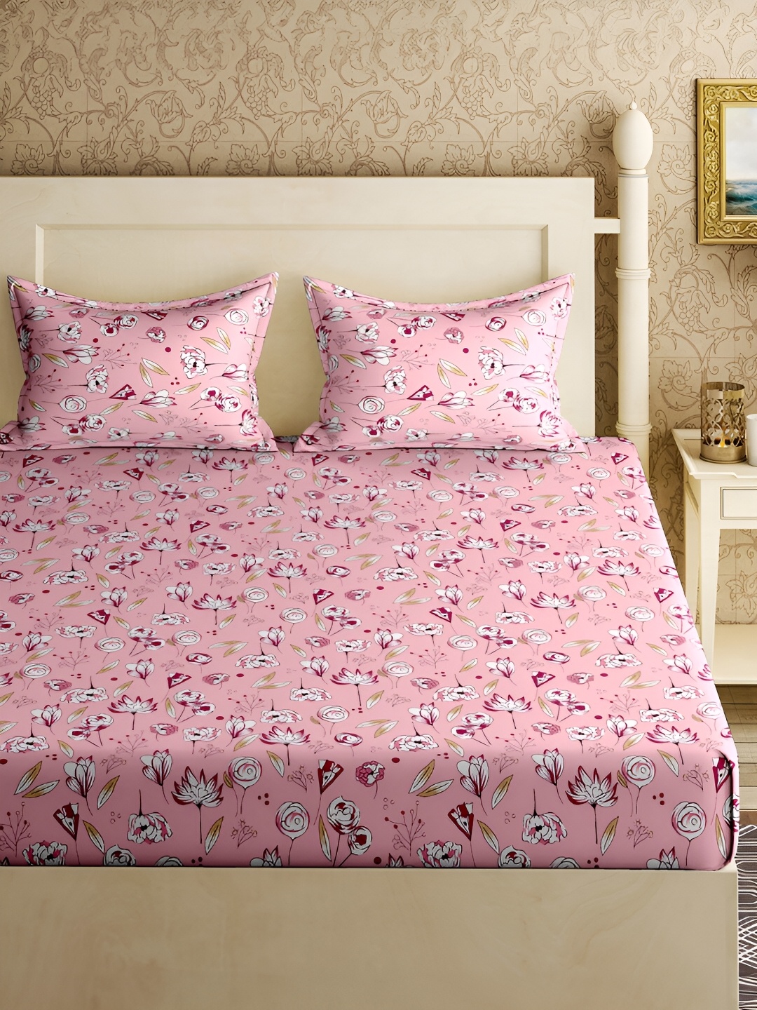 

Aura Pink & White Floral Cotton 180 TC King Bedsheet With 2 Pillow Covers
