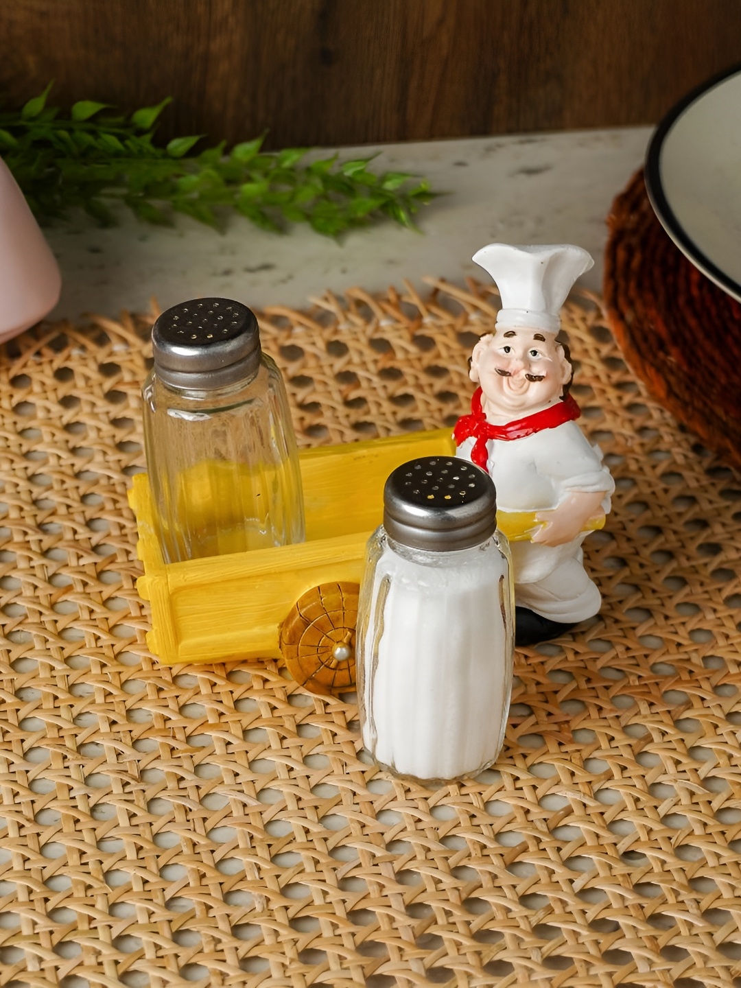 

The Decor Mart Yellow & White Solid Ceramic Gourmet Chef Salt and Pepper Shaker