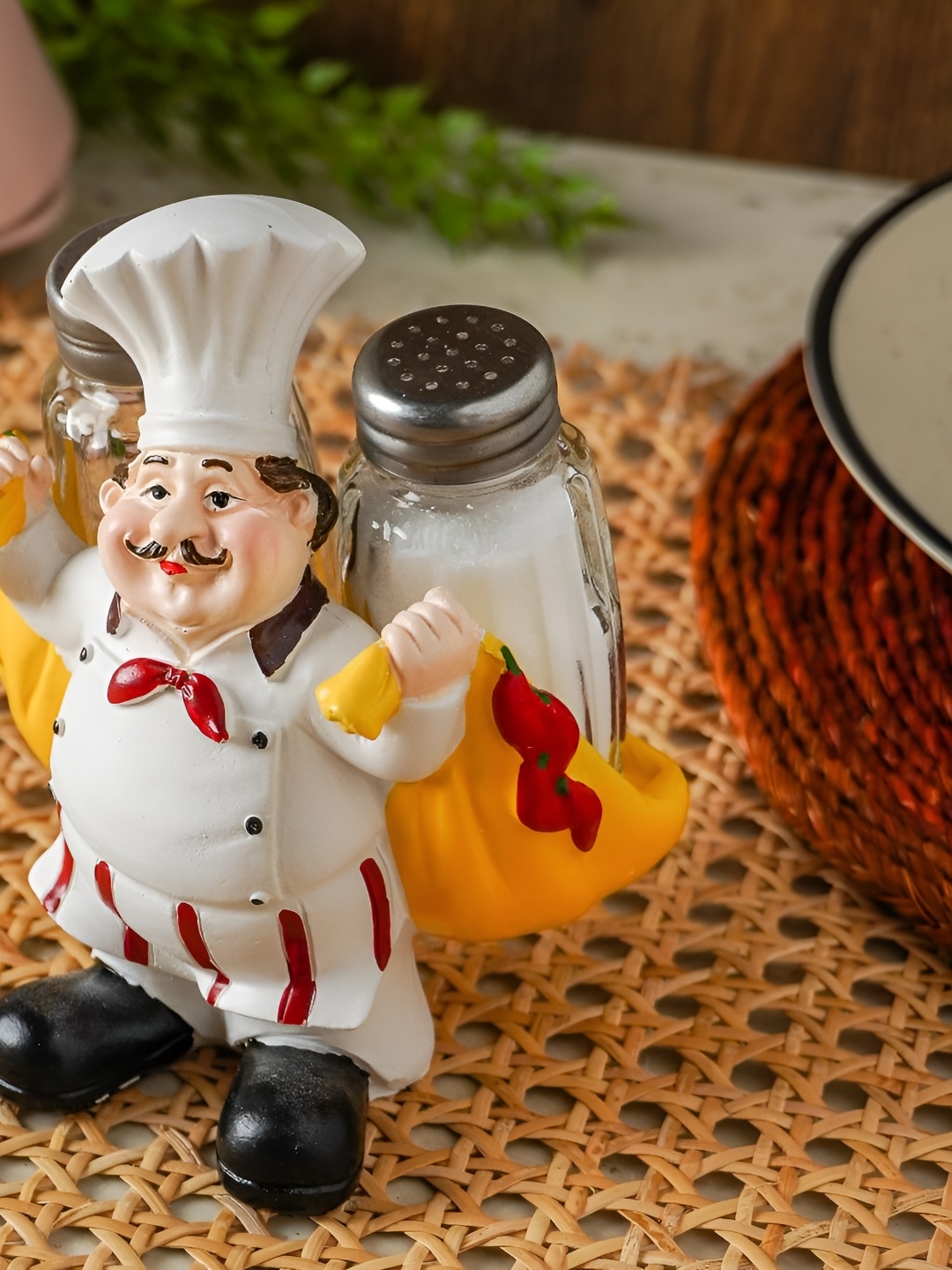 

The Decor Mart Yellow & White Solid Ceramic French Chef Salt and Pepper Shaker