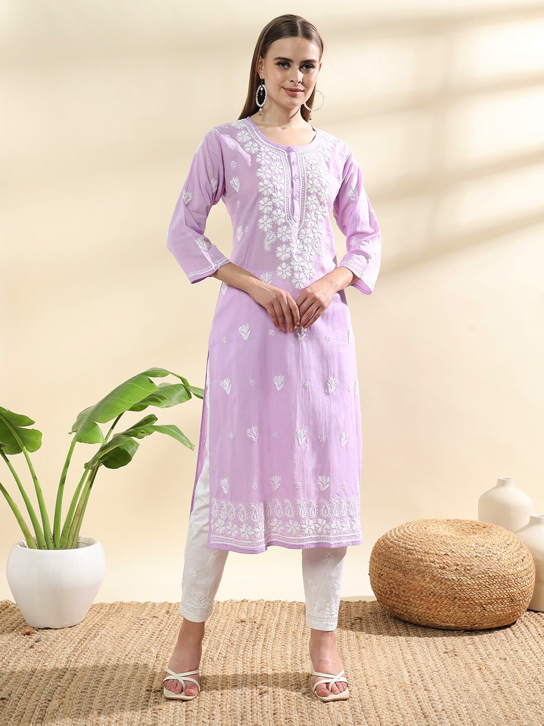 

Ethnava Floral Embroidered Pure Cotton Chikankari Kurta, Purple