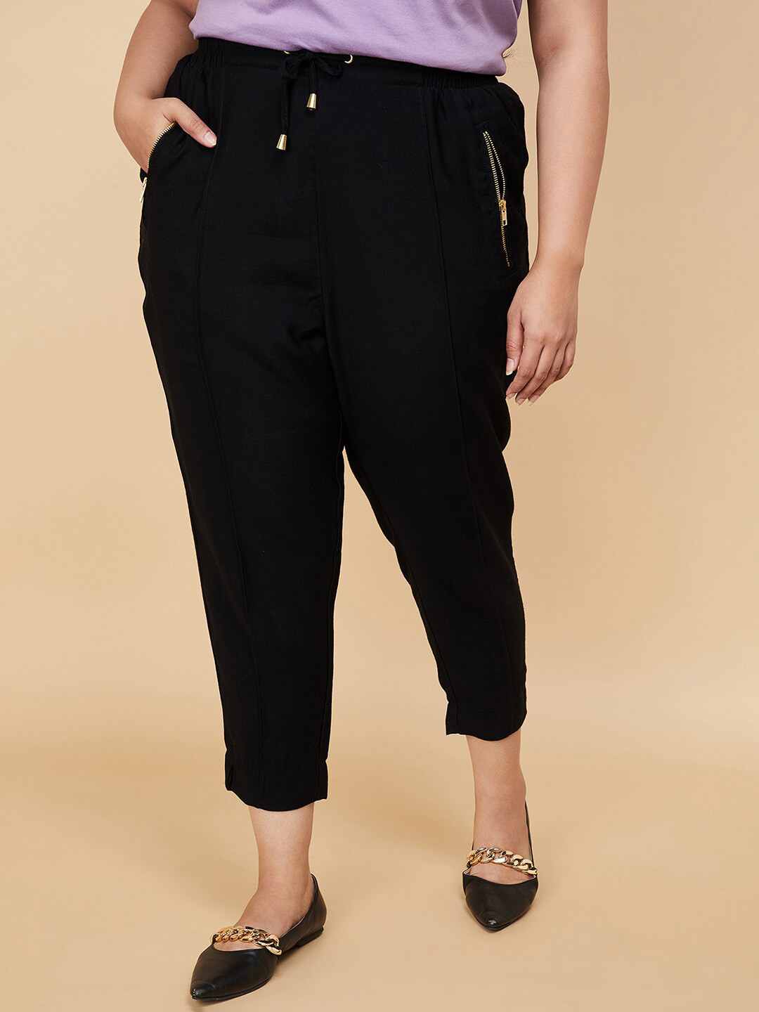 

max Plus Size Women Mid Rise Cotton Cropped Regular Trousers, Black