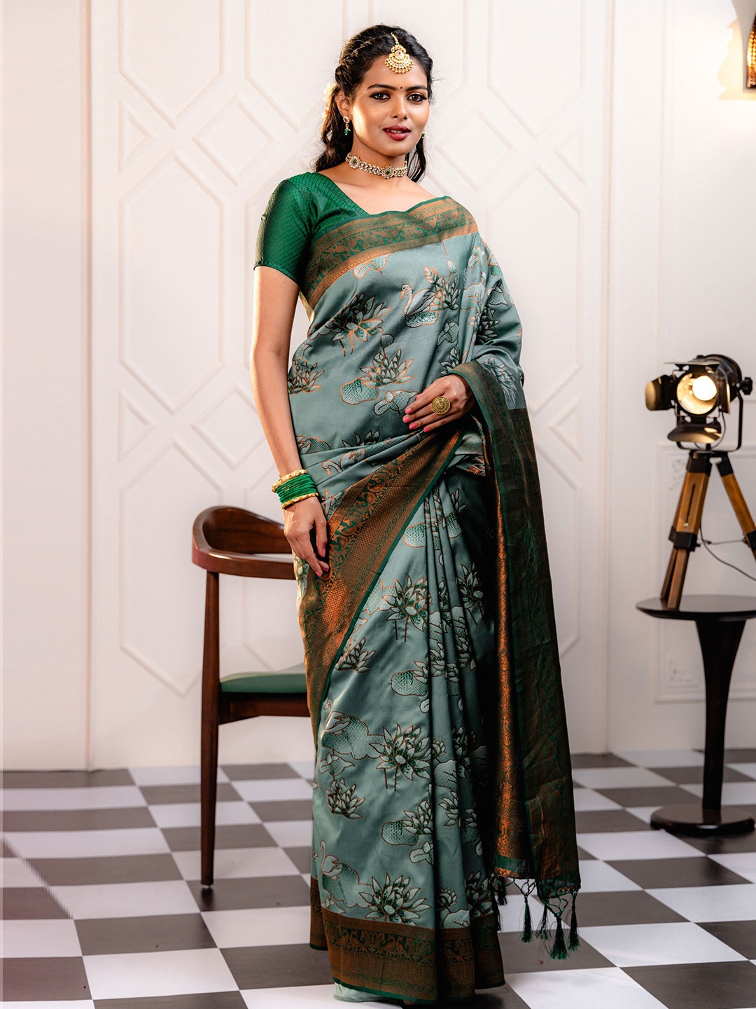 

MIMOSA Ethnic Motifs Woven Design Zari Art Silk Kanjeevaram Saree, Turquoise blue