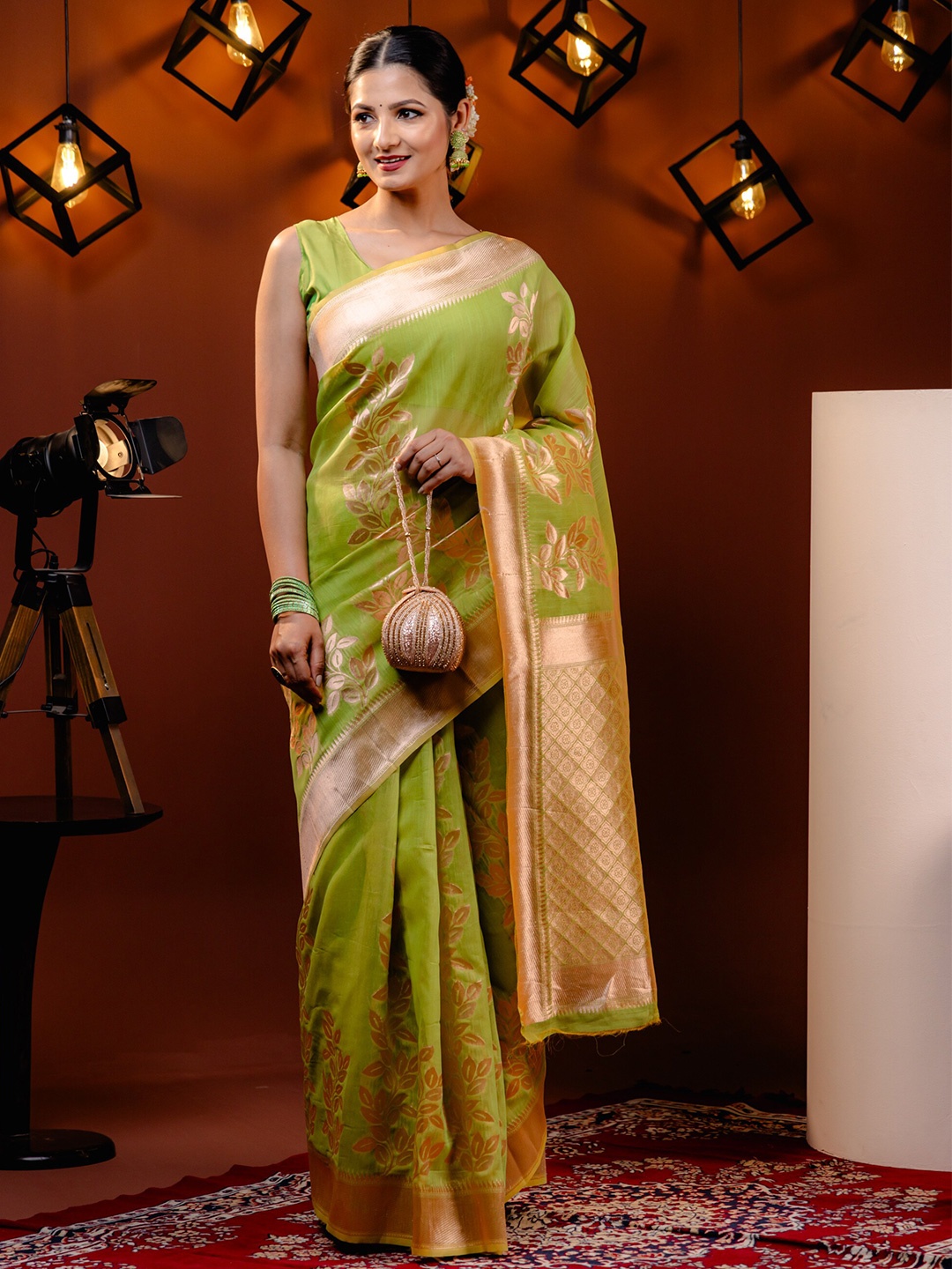 

MIMOSA Ethnic Motifs Woven Design Zari Art Silk Banarasi Saree, Green