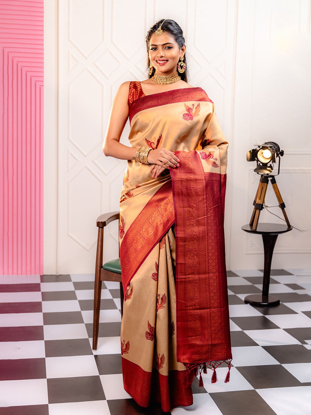 

MIMOSA Woven Design Zari Art Silk Kanjeevaram Saree, Peach