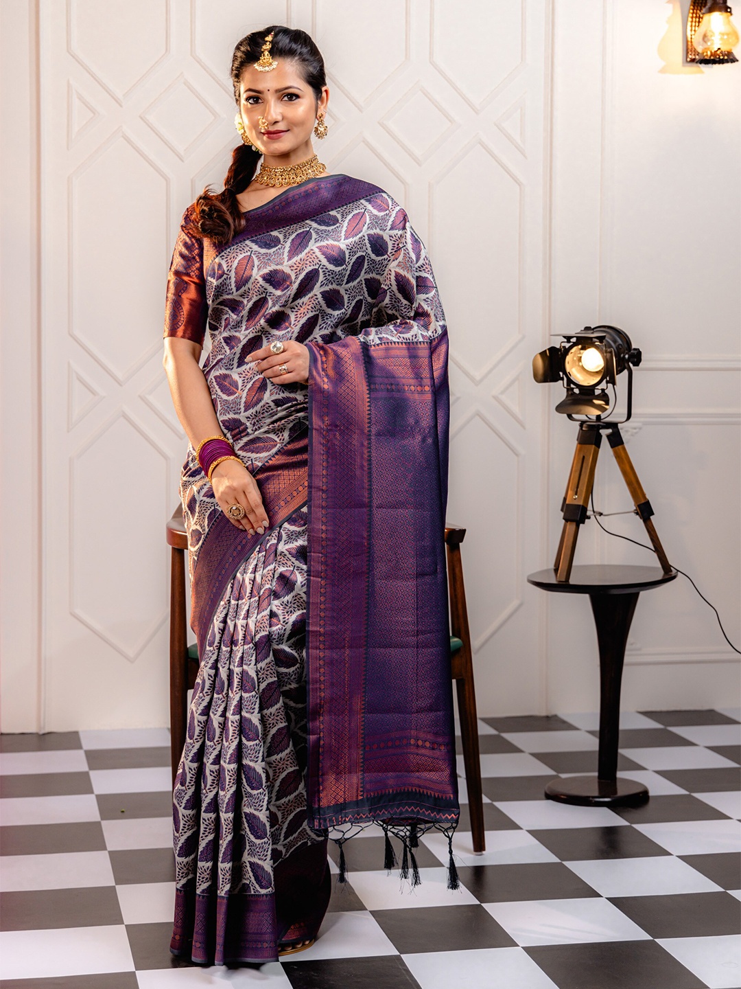 

MIMOSA Woven Design Zari Art Silk Kanjeevaram Saree, Grey