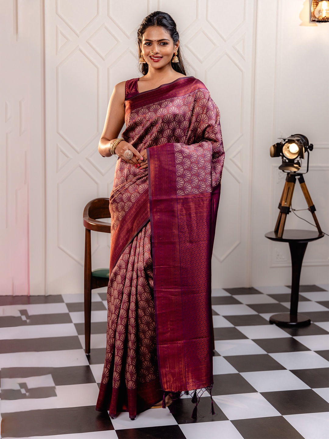 

MIMOSA Floral Woven Design Zari Kanjeevaram Saree, Pink