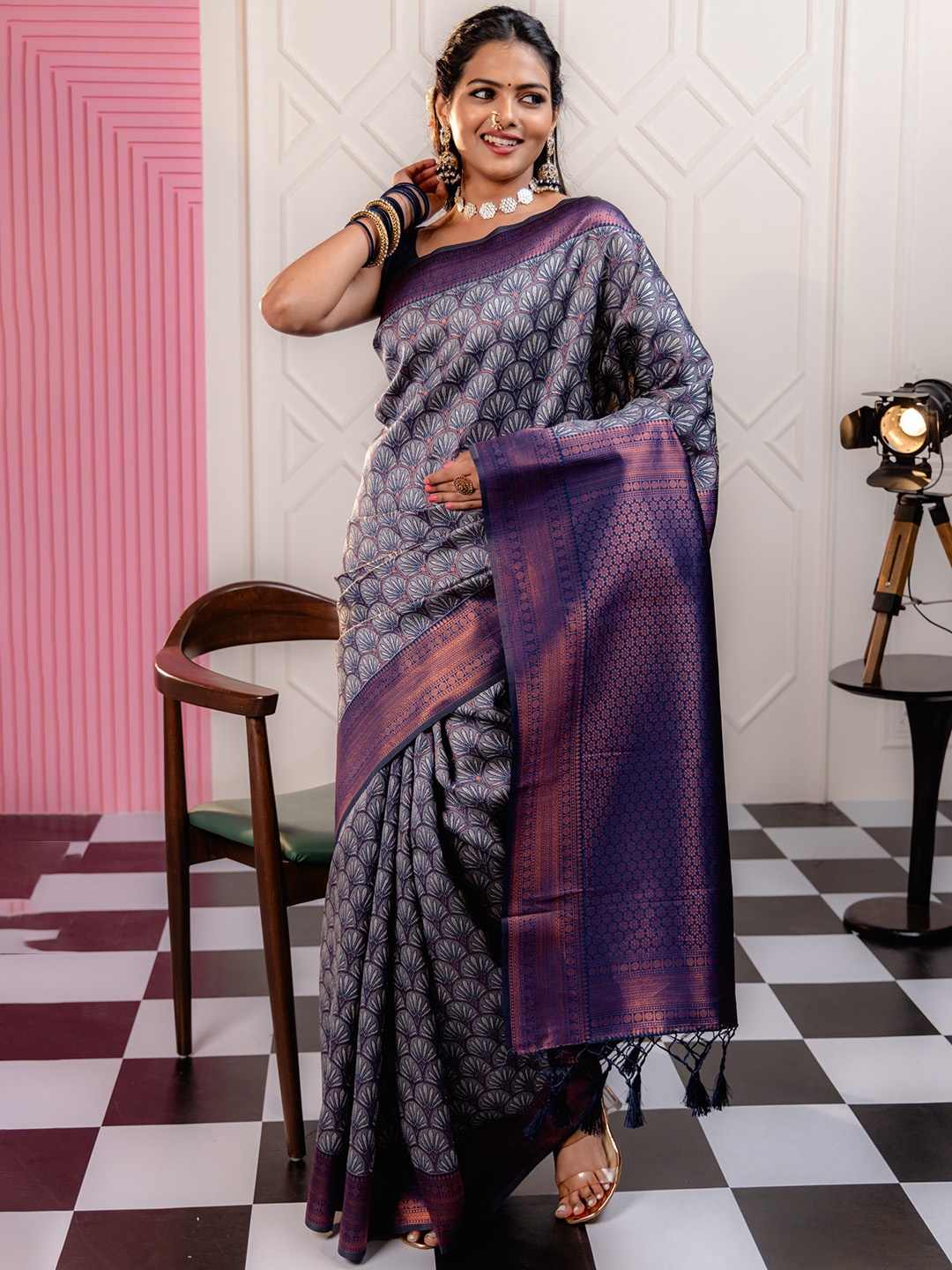 

MIMOSA Woven Design Zari Art Silk Kanjeevaram Saree, Grey