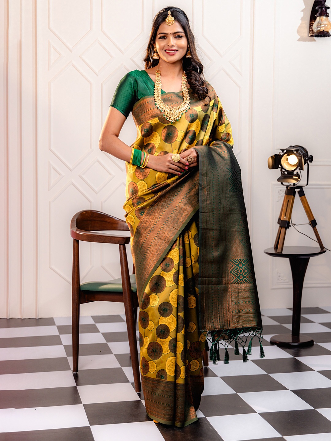 

MIMOSA Ethnic Motifs Woven Design Zari Art Silk Kanjeevaram Saree, Yellow