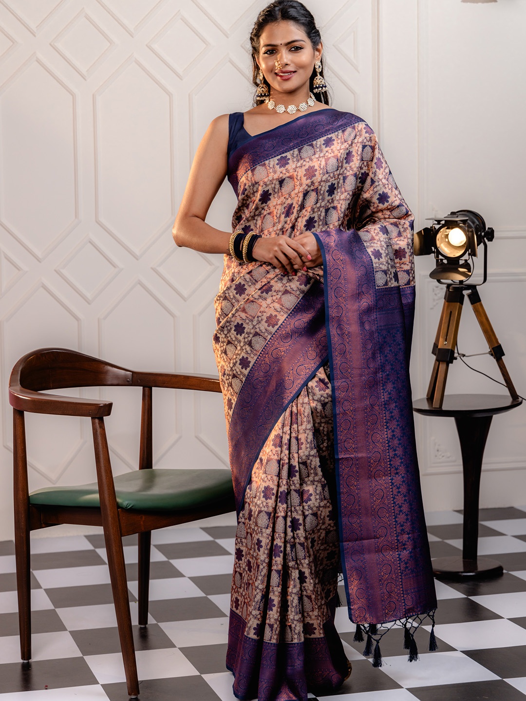 

MIMOSA Woven Design Zari Art Silk Kanjeevaram Saree, Grey