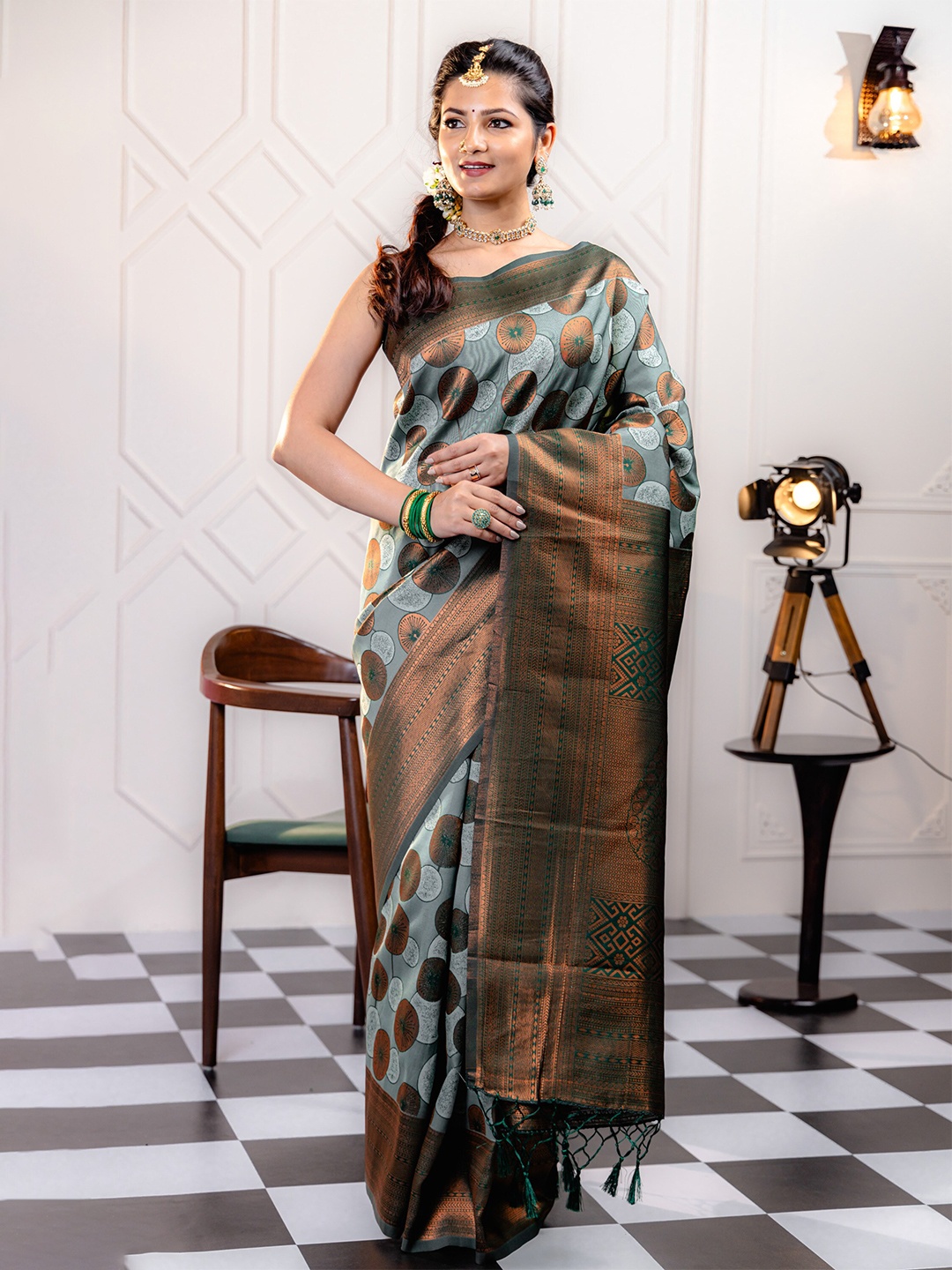 

MIMOSA Ethnic Motifs Woven Design Zari Kanjeevaram Saree, Turquoise blue