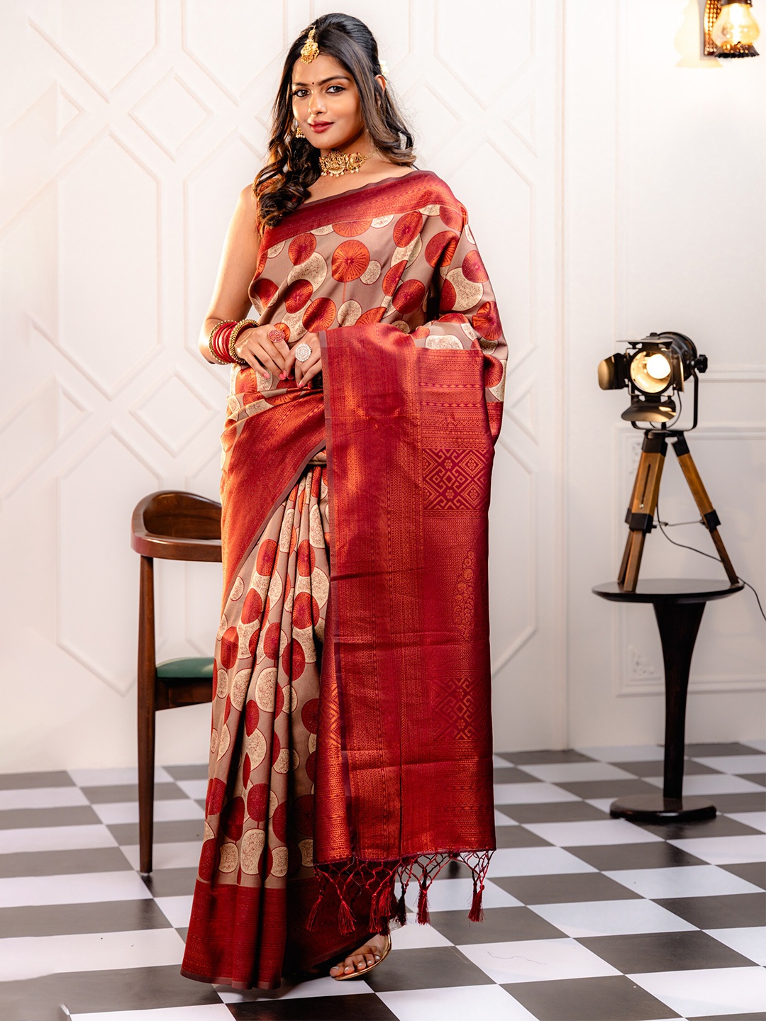 

MIMOSA Geometric Woven Design Zari Art Silk Kanjeevaram Saree, Maroon