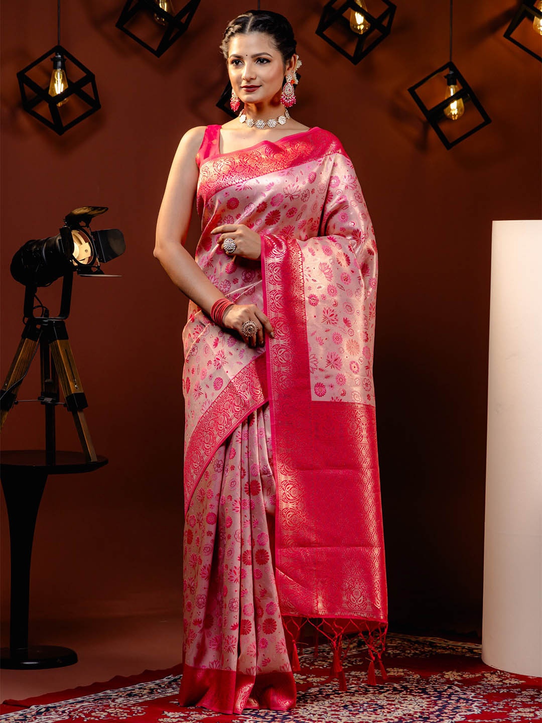 

MIMOSA Ethnic Motifs Woven Design Zari Kanjeevaram Saree, Pink