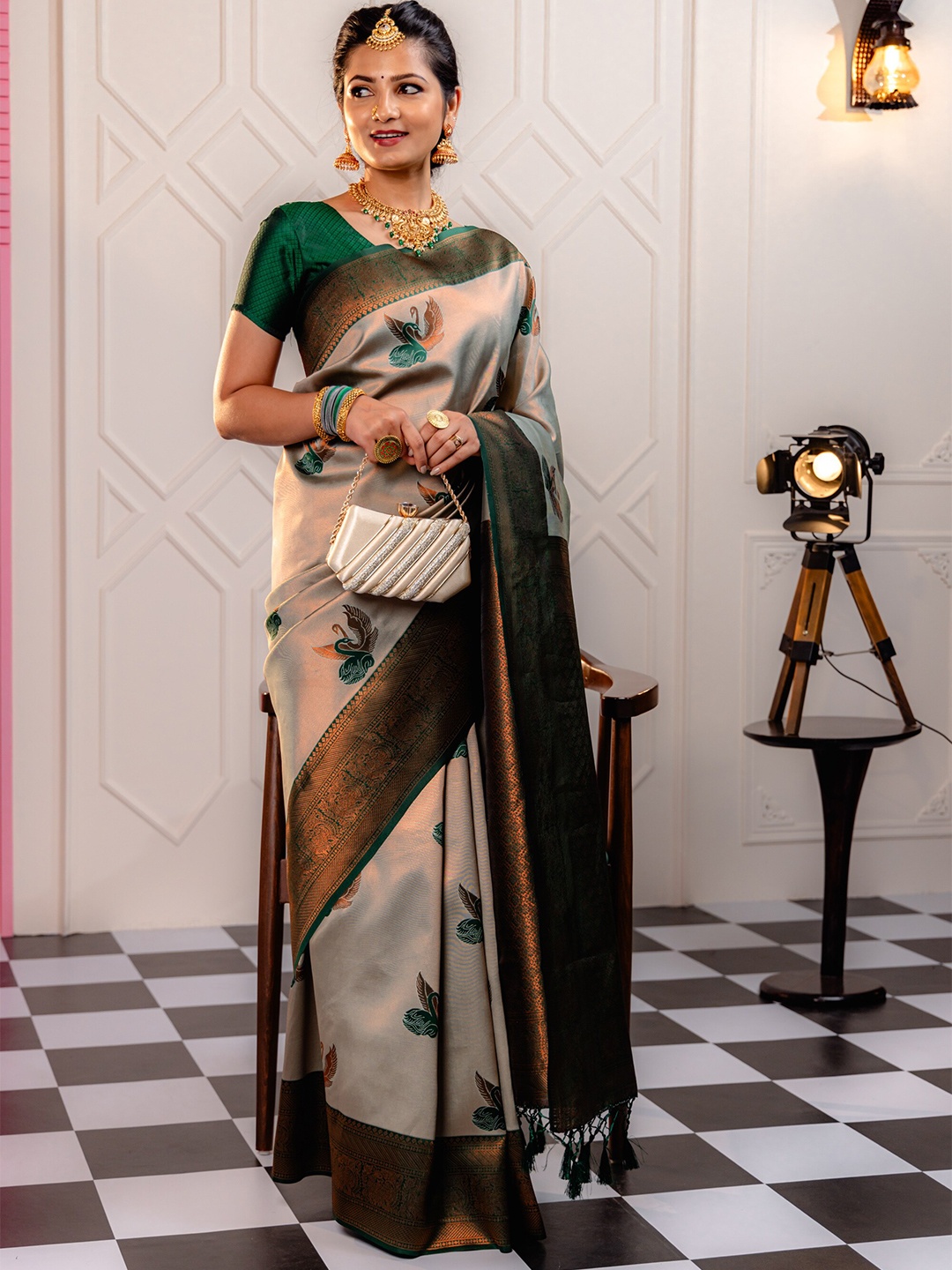 

MIMOSA Woven Design Zari Art Silk Kanjeevaram Saree, Grey