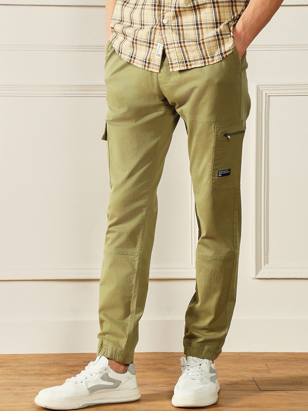 

Dennis Lingo Men Cotton Loose Fit Cargos Trousers, Olive