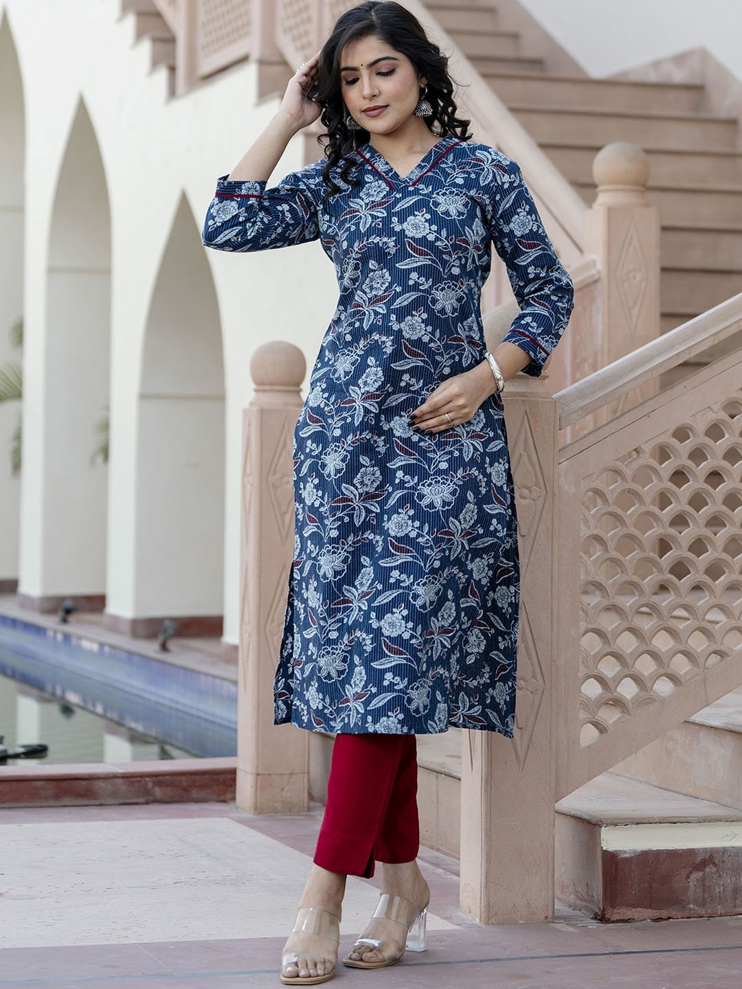 

Nayo Floral Printed V-Neck Three-Quarter Sleeves Cotton Kurta, Blue