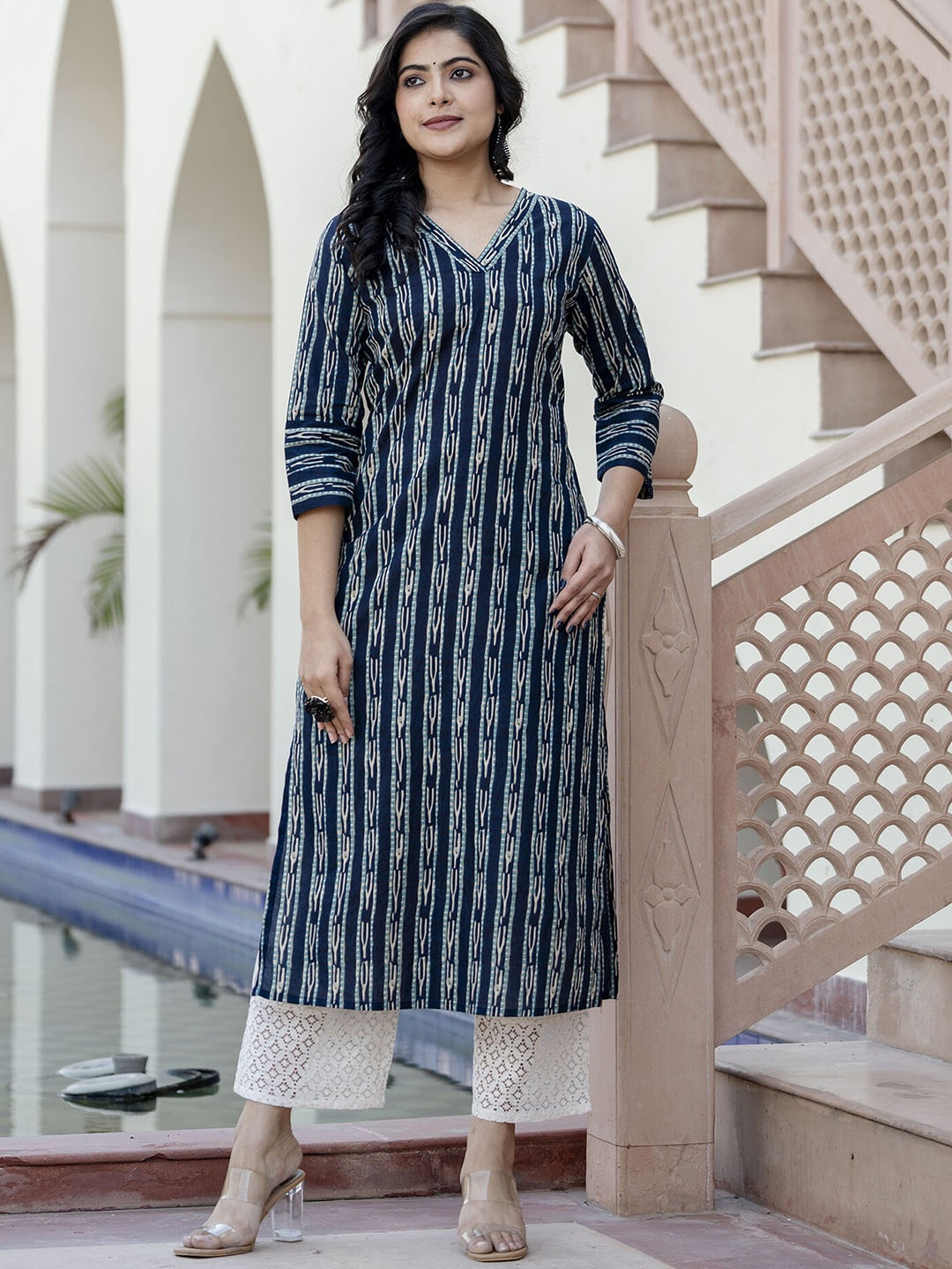 

Nayo Blue Abstract Printed Straight Pure Cotton Kurta