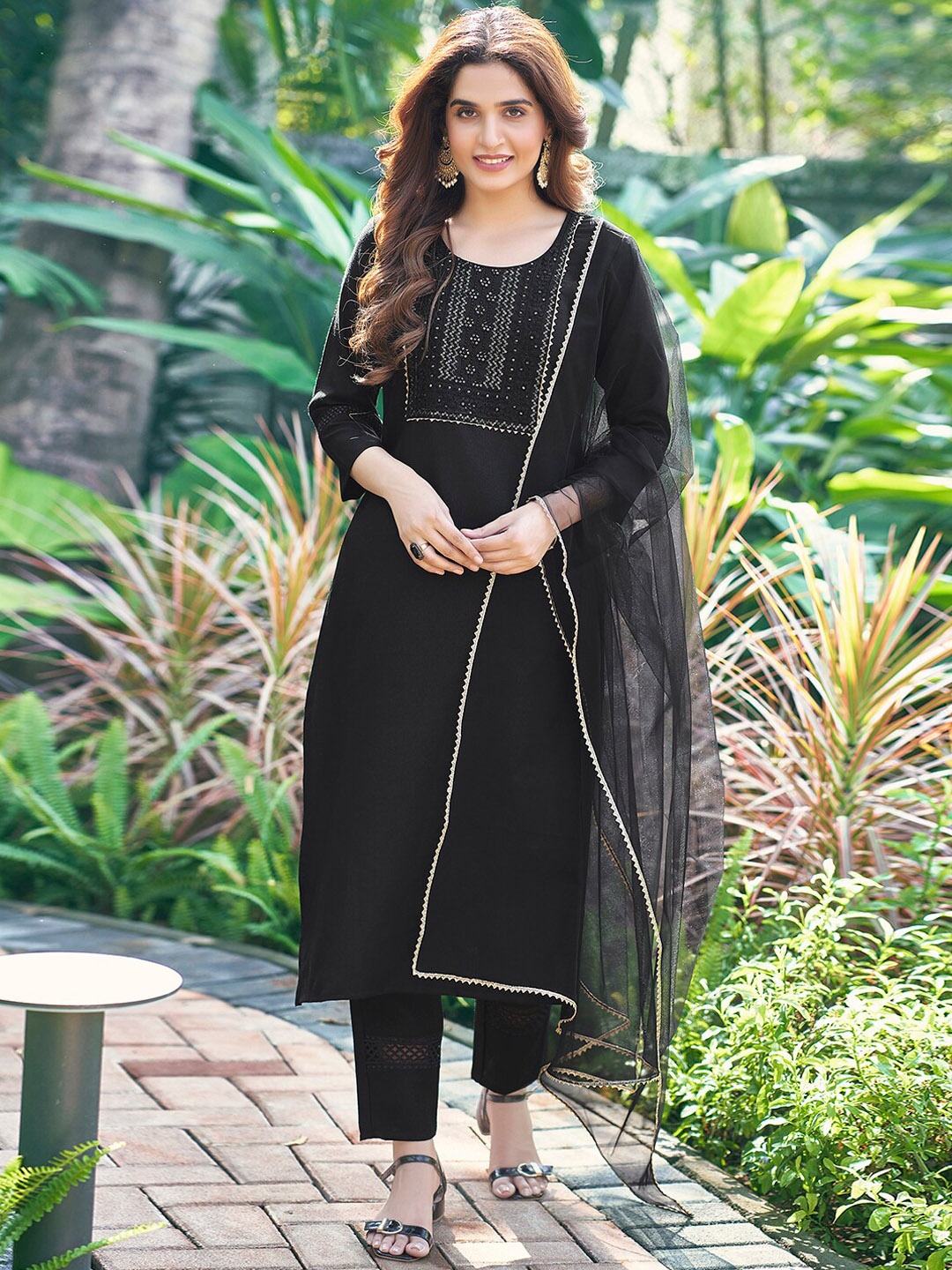 

SKYLEE Floral Embroidered Round Neck Thread Work Kurta & Trousers & Dupatta, Black