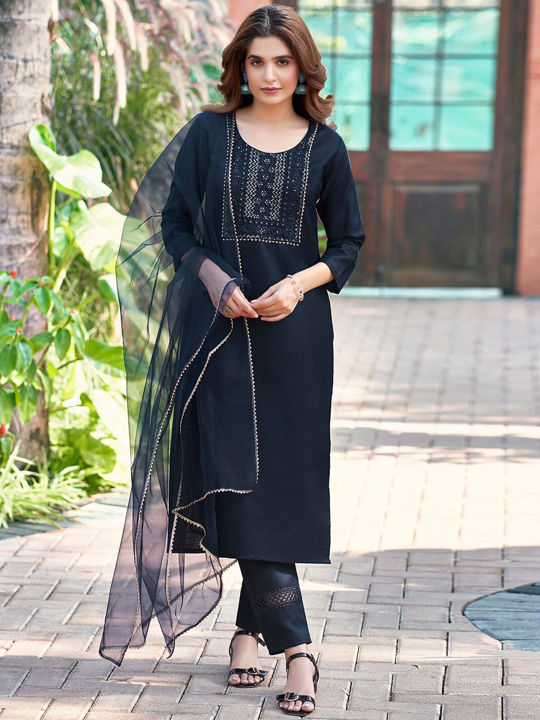 

SKYLEE Yoke Design Round Neck Straight Kurta with Trousers & Dupatta, Navy blue