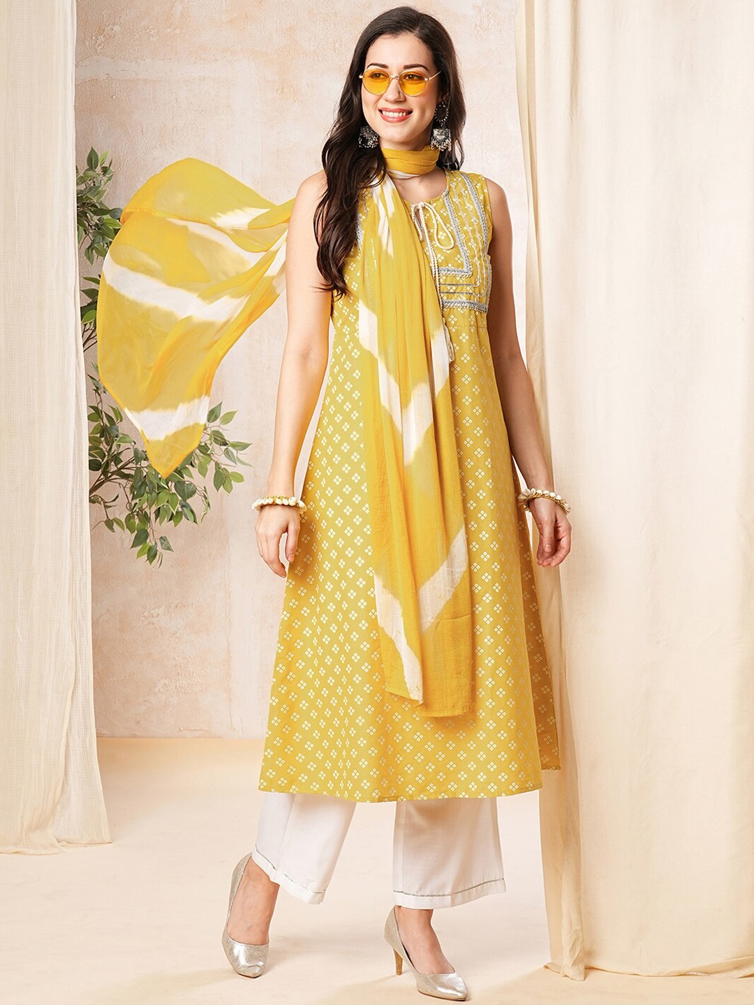 

SKYLEE Geometric Printed Tie Up Neck Sleeveless Anarkali Kurta with Palazzos & Dupatta, Yellow