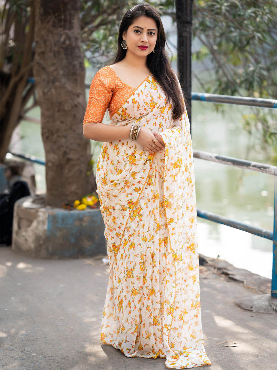 

Ekasya Printed Saree With Unstitched Blouse Piece, Orange