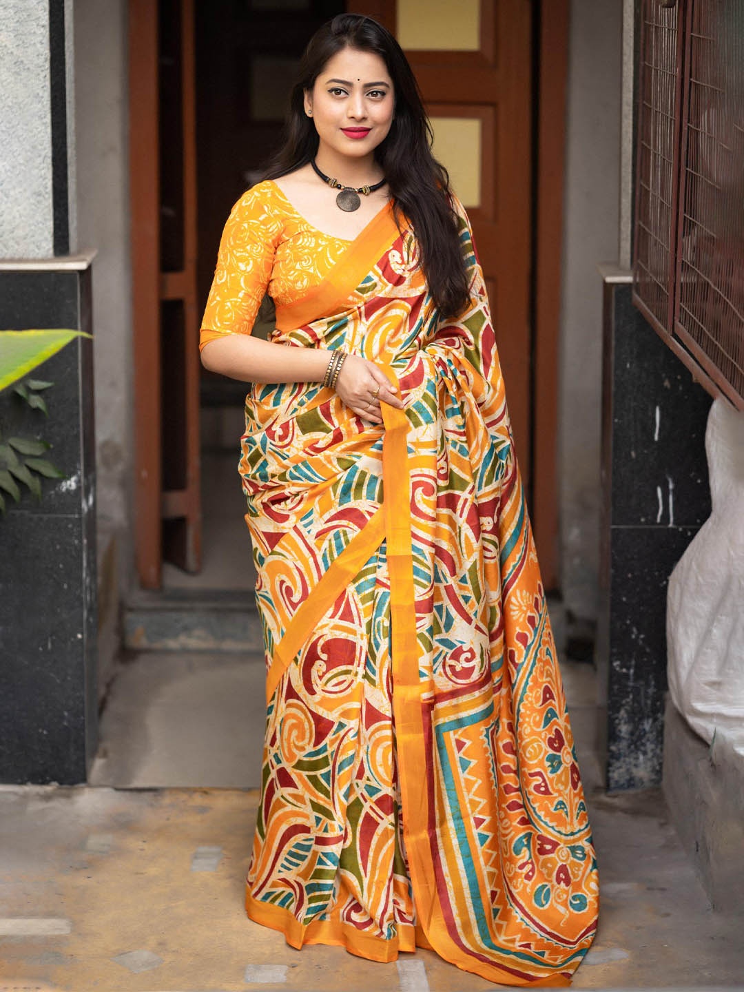

Ekasya Abstract Printed Saree, Yellow