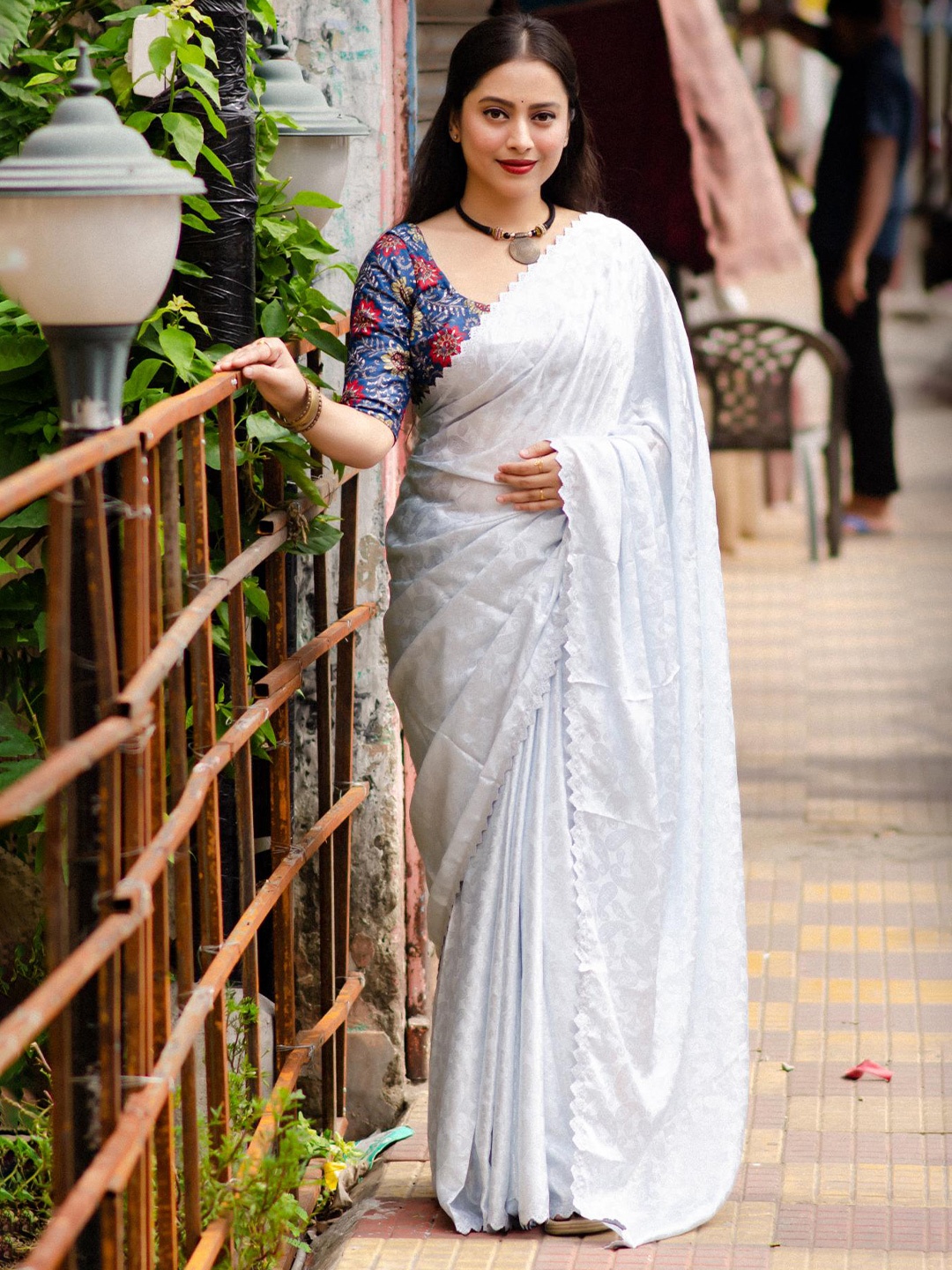 

Ekasya Paisley Printed Gotta Patti Saree, White