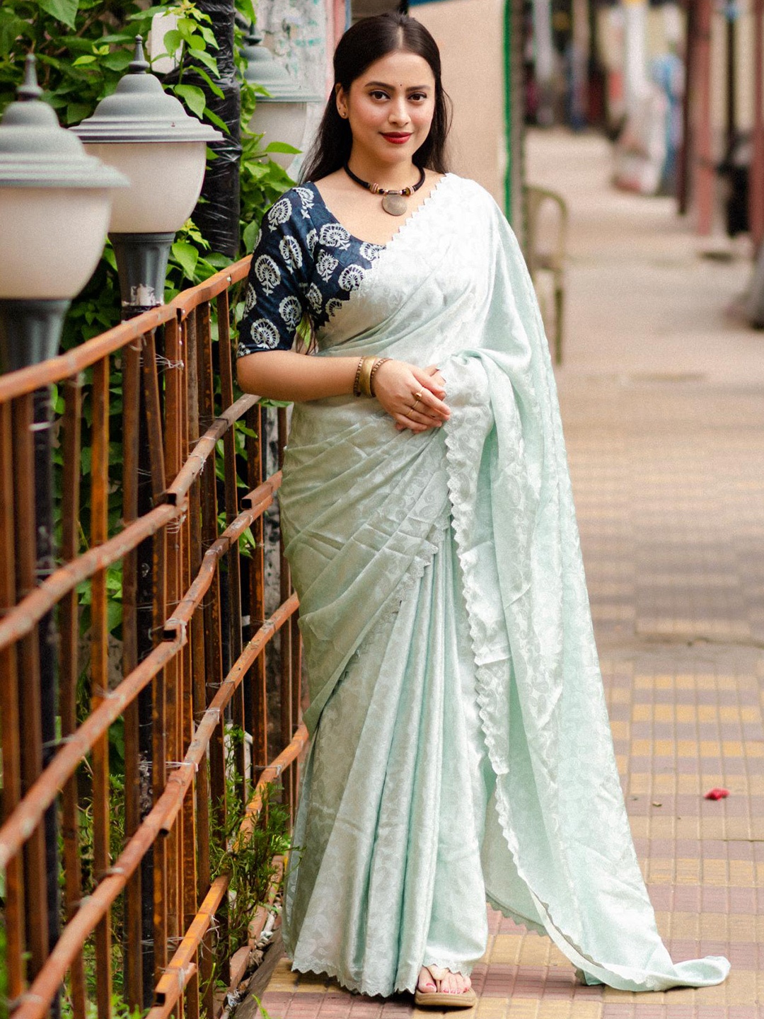 

Ekasya Floral Printed Saree, Olive