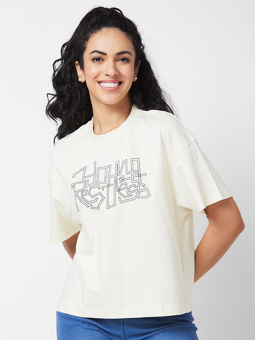 

SPYKAR Typography Printed Drop Shoulder Sleeves Oversized T-shirt, White