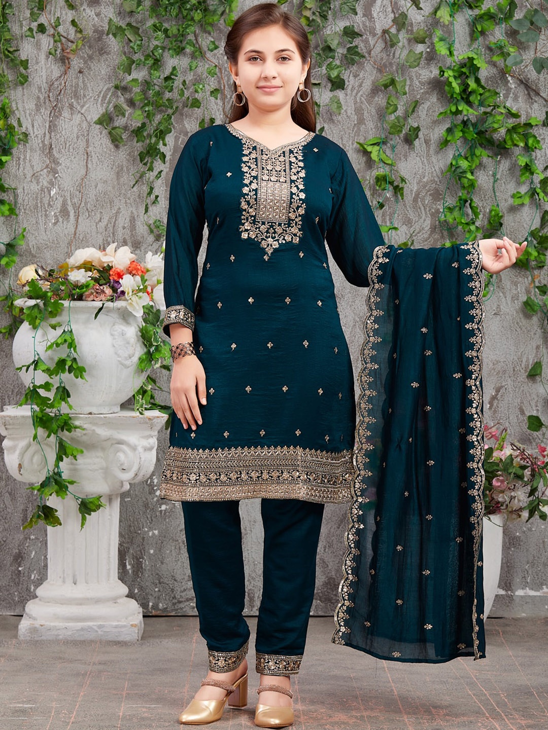 

Aarika Girls Floral Embroidered Thread Work Pure Silk Kurta with Trousers & Dupatta, Green