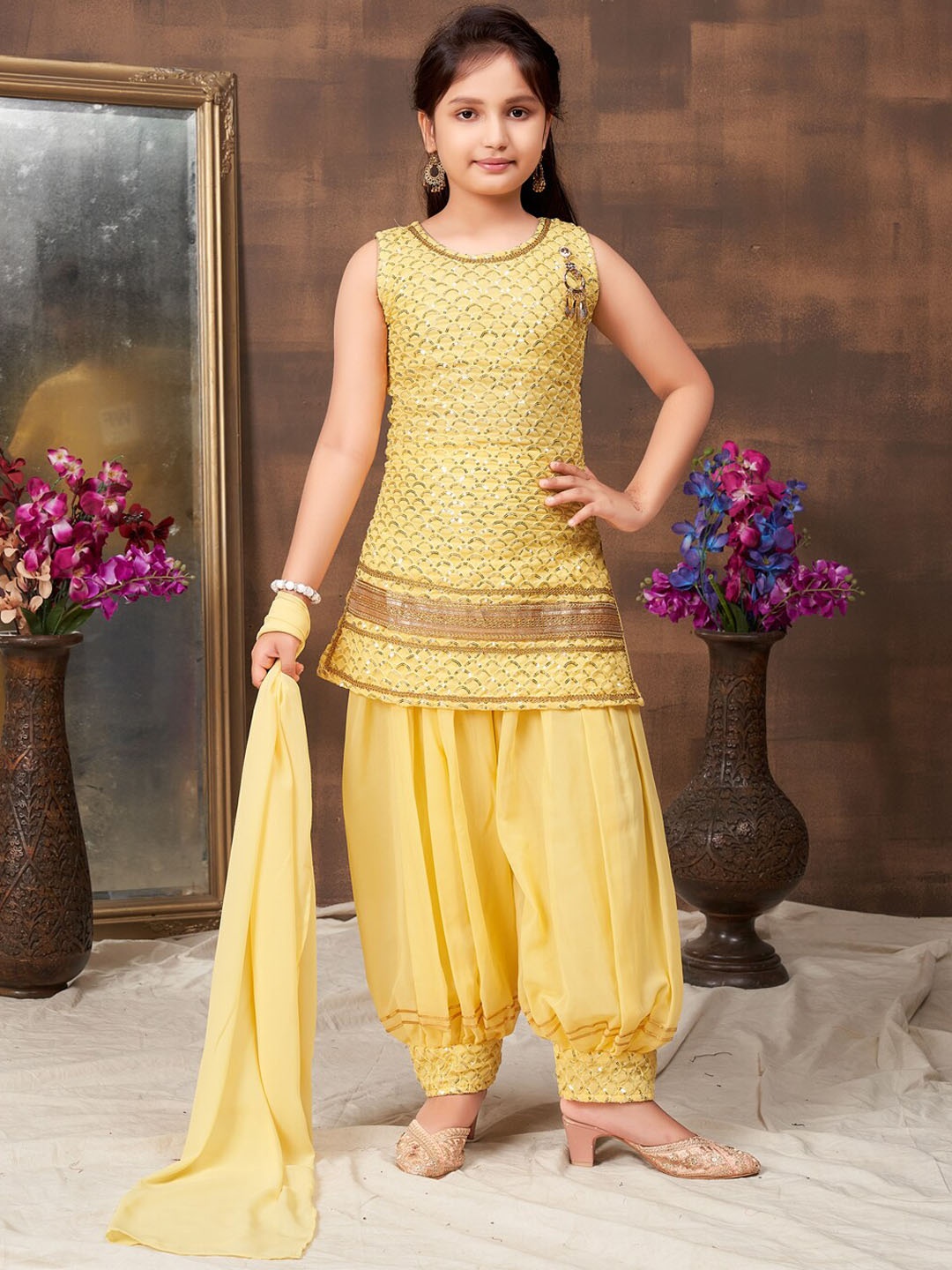 

Aarika Girls Geometric Embroidered Regular Sequinned Kurta with Salwar & With Dupatta, Yellow