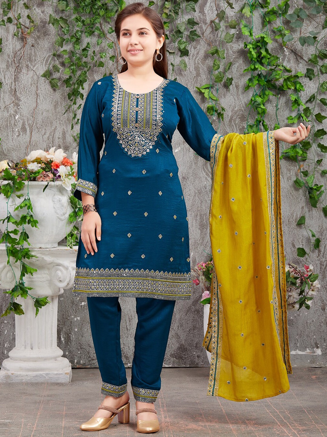 

Aarika Girls Floral Embroidered Regular Pure Silk Kurta with Trousers & With Dupatta, Turquoise blue