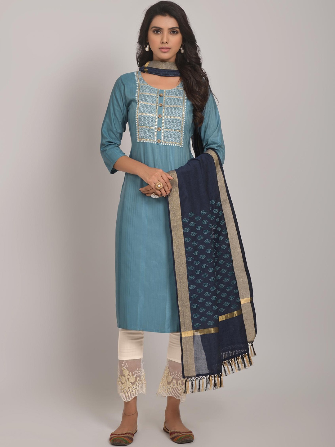 

Ekasya Round Neck Embroidered Regular Thread Work Kurta Set, Turquoise blue