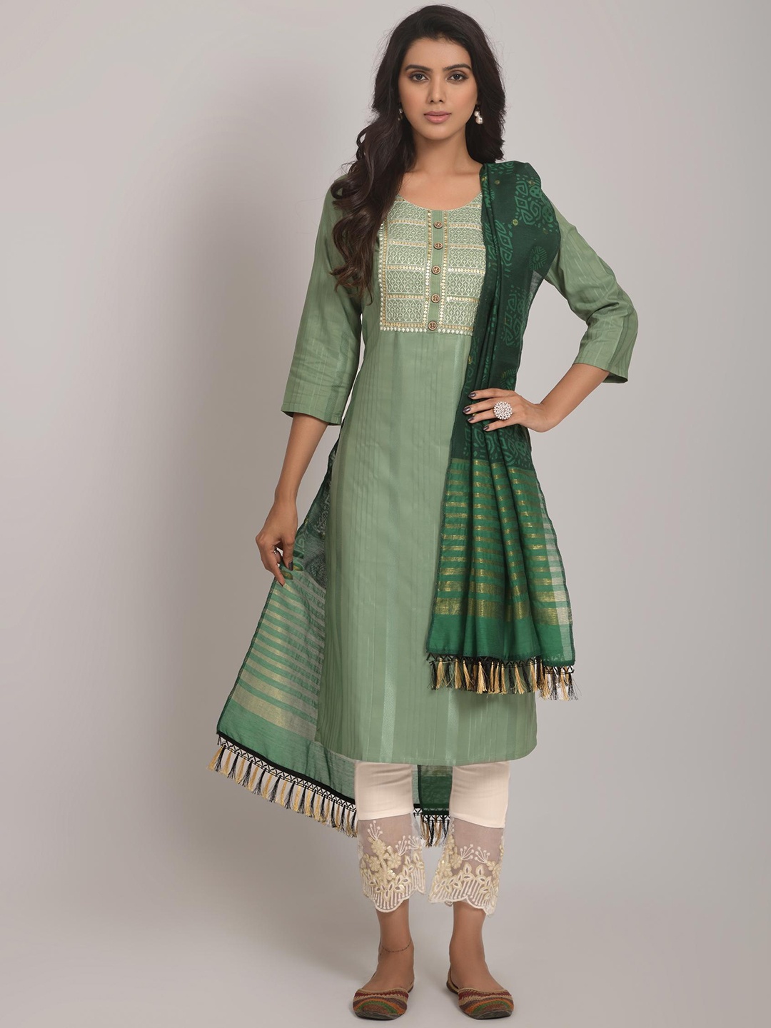 

Ekasya Round Neck Floral Embroidered Regular Thread Work Kurta Set, Olive